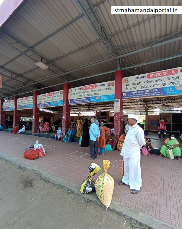 msrtc kurundwad bus stand platform area